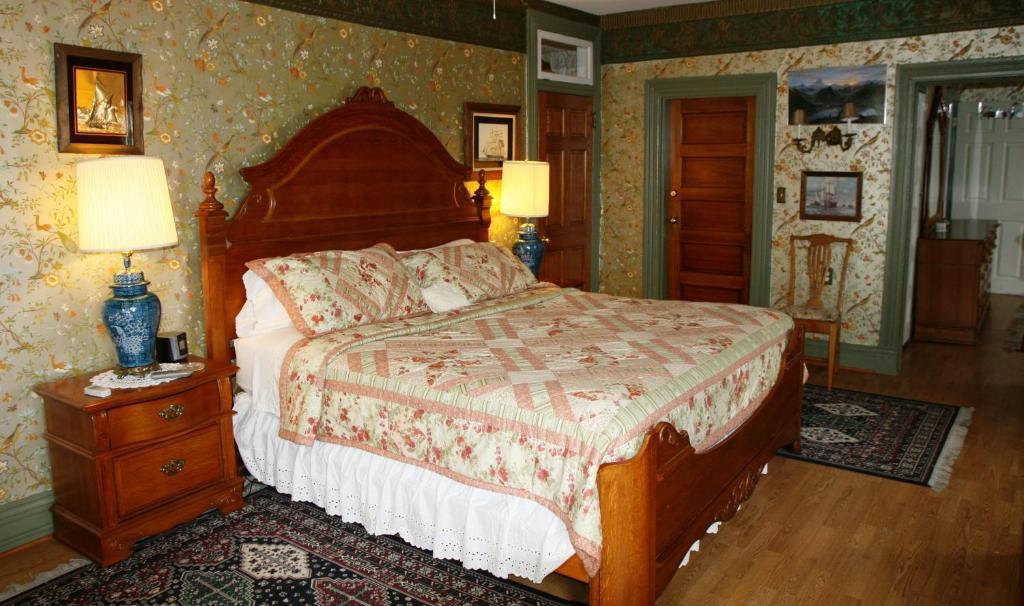 King Suite with Sofa Bed,26946548:JPEG